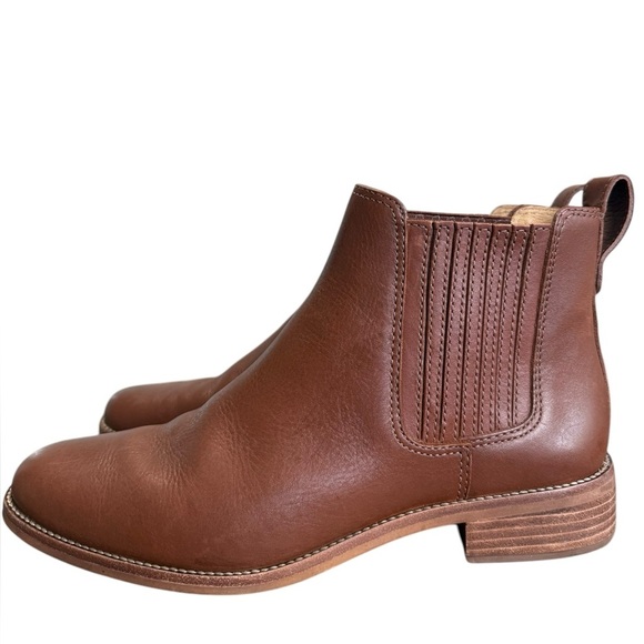 Madewell Flat Chelsea Boots in Leather J8295 - Picture 2 of 16